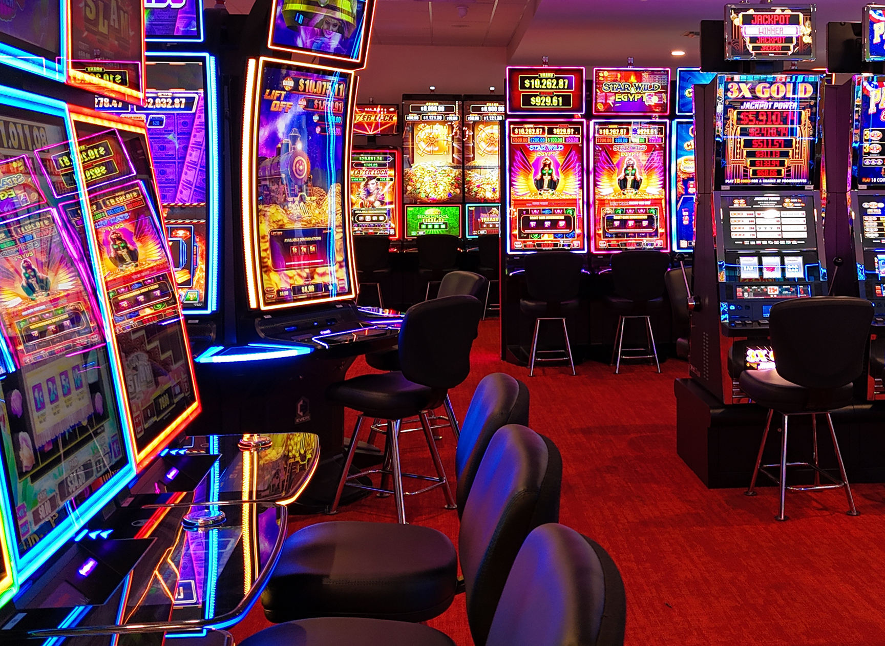 Players enjoying LakeSide gaming
